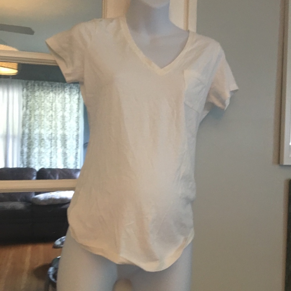 2 Gap essential maternity pocket tees (bundle)